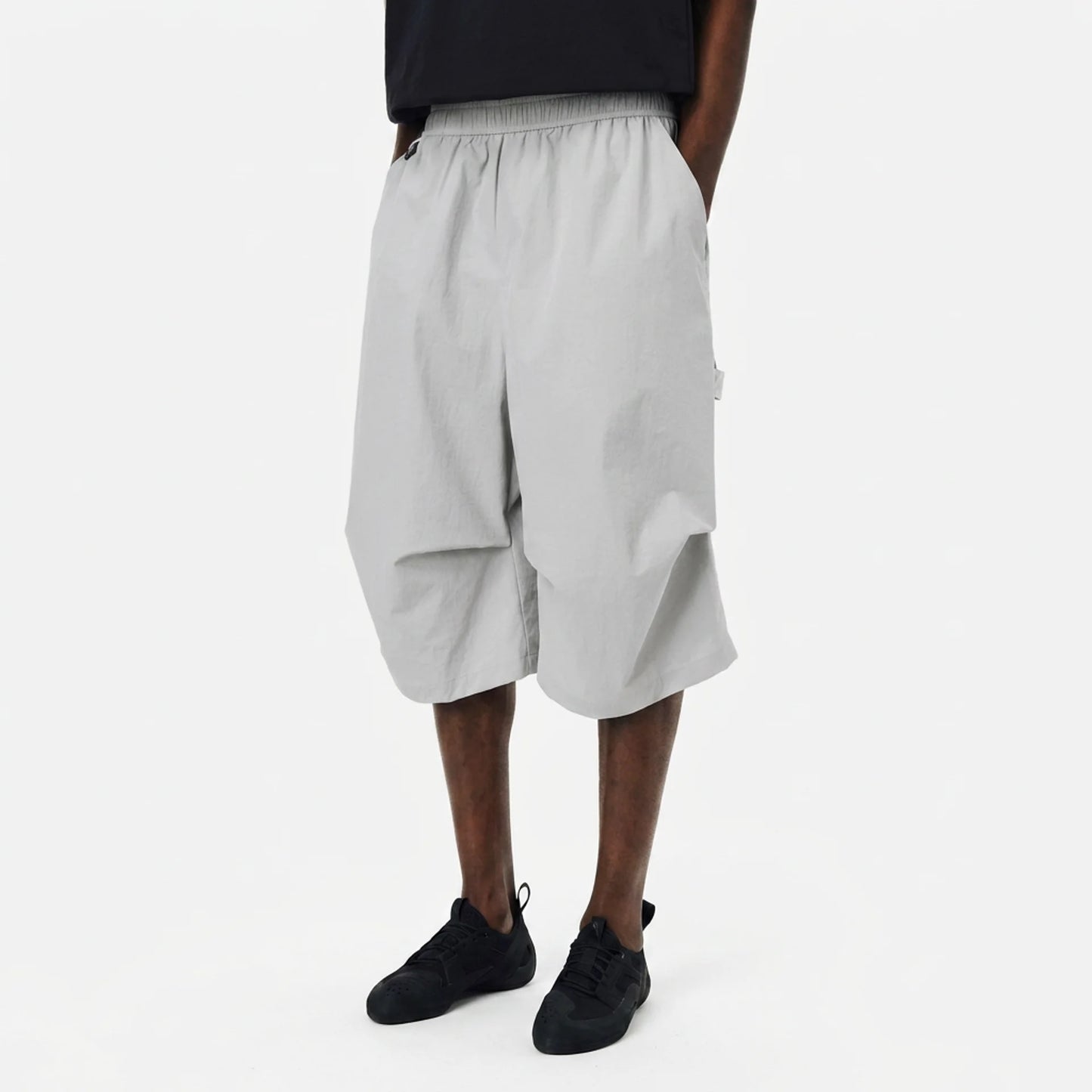 SERAC Drop Knee Short — Fog